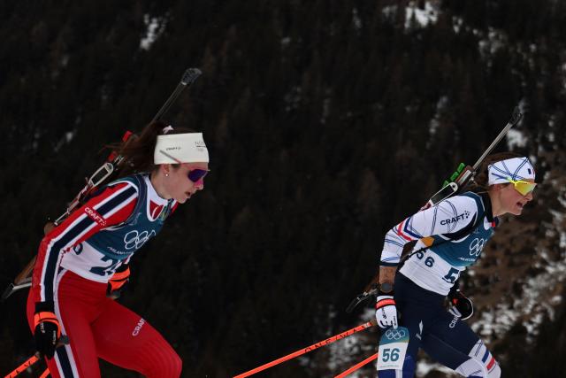 France's Justine Braisaz-Bouchet (R) and Norway's Marthe Krakstad Johansen compete in the women's biathlon 15km individual event during the Milano Cortina 2026 Winter Olympic Games at the Anterselva Biathlon Arena (Sudtirol Arena) in Anterselva (Val Pusteria) on February 11, 2026. (Photo by FRANCK FIFE / AFP)