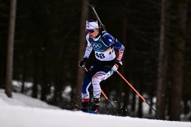 France's Julia Simon skis in the women's biathlon 15km individual event during the Milano Cortina 2026 Winter Olympic Games at the Anterselva Biathlon Arena (Sudtirol Arena) in Anterselva (Val Pusteria) on February 11, 2026. (Photo by Marco BERTORELLO / AFP)