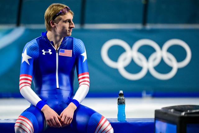 USA's Jordan Stolz looks on during a warmup prior to competition in the speed skating men's 1000m during the Milano Cortina 2026 Winter Olympic Games at Milano Speed Skating Stadium in Milan on February 11, 2026. (Photo by Piero CRUCIATTI / AFP)