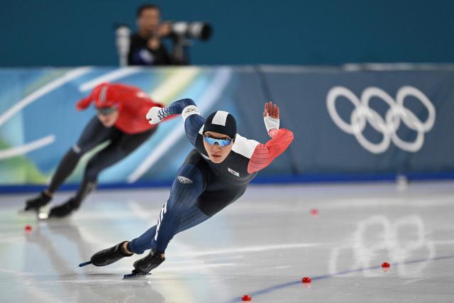 South Korea's Koo Kyung-min competes in the speed skating men's 1000m during the Milano Cortina 2026 Winter Olympic Games at Milano Speed Skating Stadium in Milan on February 11, 2026. (Photo by Daniel MUNOZ / AFP)