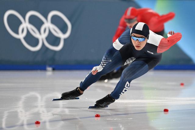 South Korea's Koo Kyung-min competes in the speed skating men's 1000m during the Milano Cortina 2026 Winter Olympic Games at Milano Speed Skating Stadium in Milan on February 11, 2026. (Photo by Daniel MUNOZ / AFP)