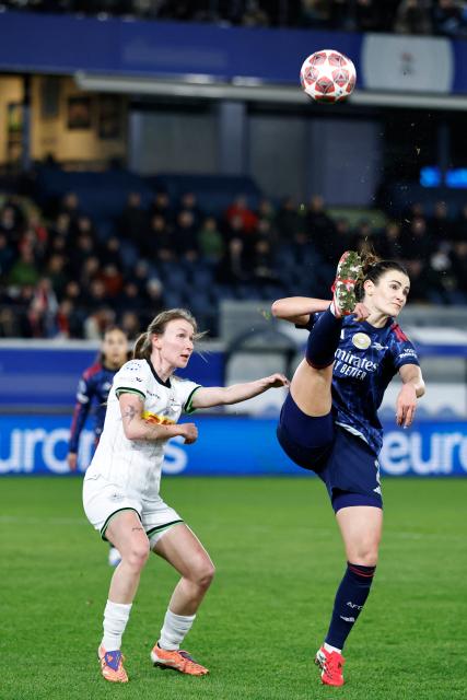 Arsenal's US defender #02 Emily Fox (R) kicks the ball during the UEFA Women’s Champions League knockout play-off in first-leg match between Oud-Heverlee Leuven and Arsenal FC at the Den Dreef Stadium in Leuven on February 11, 2026. (Photo by Simon Wohlfahrt / AFP)