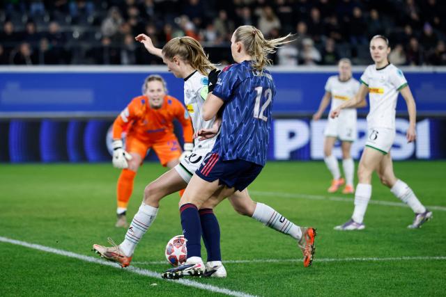 Arsenal's Norwegian midfielder #12 Frida Maanum (CR) and OH Leuven's Belgian midfielder #30 Julie Biesmans (CL) fight for the ball during the UEFA Women’s Champions League knockout play-off in first-leg match between Oud-Heverlee Leuven and Arsenal FC at the Den Dreef Stadium in Leuven on February 11, 2026. (Photo by Simon Wohlfahrt / AFP)