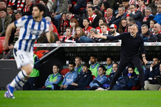 Real Sociedad's US coach Pellegrino Matarazzo (R) gestures during the Spanish Copa del Rey (King's Cup) semi final first leg football match between Athletic Club Bilbao and Real Sociedad at San Mames Stadium in Bilbao on February 11, 2026. (Photo by ANDER GILLENEA / AFP)