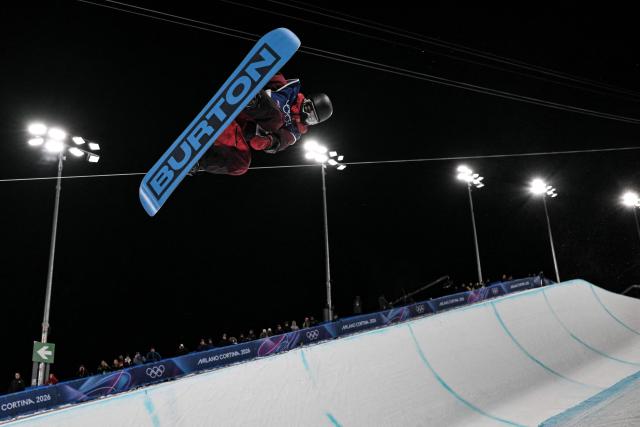 China's Ren Chongshuo competes in the snowboard men's halfpipe qualification run 2 during the Milano Cortina 2026 Winter Olympic Games at Livigno Snow Park, in Livigno (Valtellina), on February 11, 2026. (Photo by Jeff PACHOUD / AFP)