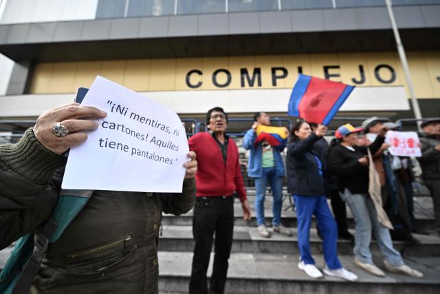 Supporters of Guayaquil mayor Aquiles Alvarez protest to demand his release outside the North Judicial Complex in Quito on February 11, 2026. The mayor of Guayaquil, Aquiles Alvarez, and his brothers Xavier and Antonio, were detained on February 10, for alleged money laundering, in an operation that led to the arrest of seven other people, the Prosecutor's Office reported. Antonio Alvarez is the president of Barcelona, Ecuador's most popular football team. (Photo by Rodrigo BUENDIA / AFP)