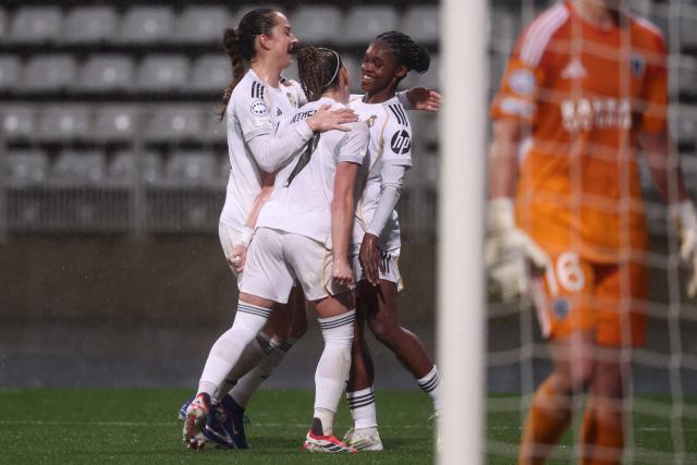 Real Madrid's Spanish forward #07 Athenea del Castillo (C) celebrates with teammates after scoring Real Madrid's first goal during the UEFA Women's Champions League knockout round first leg play-off football match between Paris FC and Real Madrid at the Stade Charlety, in Paris, on February 11, 2026. (Photo by Guillaume BAPTISTE / AFP)