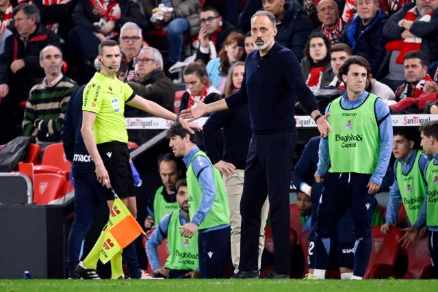 Real Sociedad's US coach Pellegrino Matarazzo (C) reacts during the Spanish Copa del Rey (King's Cup) semi final first leg football match between Athletic Club Bilbao and Real Sociedad at San Mames Stadium in Bilbao on February 11, 2026. (Photo by ANDER GILLENEA / AFP)