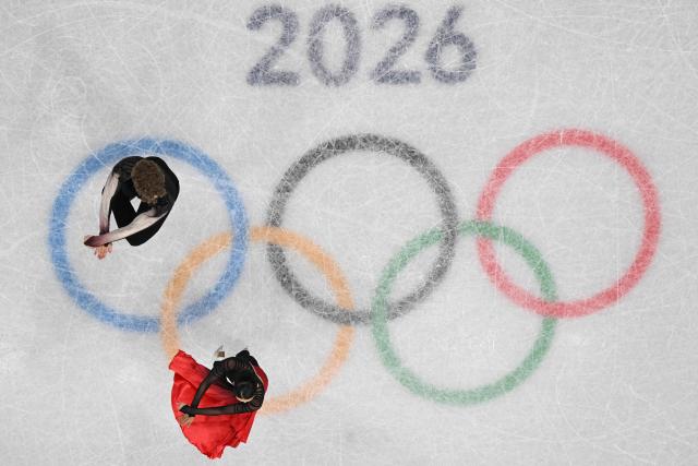 USA's Madison Chock and USA's Evan Bates compete in the figure skating ice dance-free dance final during the Milano Cortina 2026 Winter Olympic Games at Milano Ice Skating Arena in Milan on February 11, 2026. (Photo by Antonin THUILLIER / AFP)