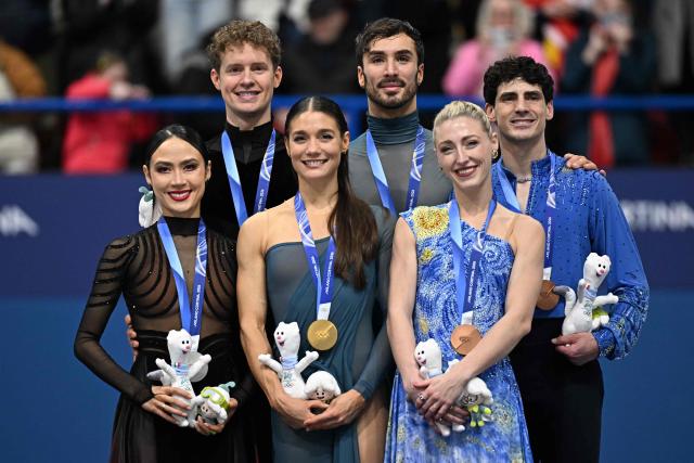 (From L) Silver medallists USA's Madison Chock and Evan Bates, gold medallists France's Laurence Fournier Beaudry and Guillaume Cizeron and bronze medallists Canada's Piper Gilles and Paul Poirier pose on the podium of the figure skating ice dance-free dance final during the Milano Cortina 2026 Winter Olympic Games at Milano Ice Skating Arena in Milan on February 11, 2026. (Photo by Gabriel BOUYS / AFP)