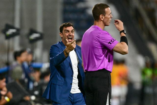 Alianza Lima's Argentine head coach Pablo Guede reacts during the Copa Libertadores phase one second-leg football match between Peru's Alianza Lima and Paraguay's 2 de Mayo, at the Alejandro Villanueva stadium in Lima, on February 11, 2026. (Photo by Ernesto BENAVIDES / AFP)