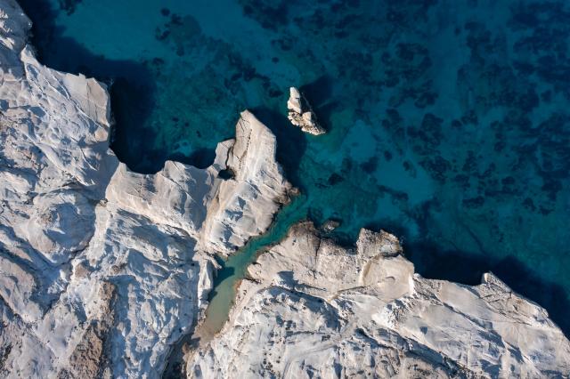 This aerial picture taken on February 3, 2026, shows Sarakiniko Beach in the Greek Aegean island of Milos. On the sloping coastline facing the Aegean Sea, the vast construction site looks like a gaping wound inflicted on the volcanic rock. ‘An ecological crime’ according to Manolis Mikelis, mayor of Milos, the Greek island in the Cyclades where this luxury hotel has begun extensive expansion work. "The geological uniqueness of Milos is known throughout the world. We don't want its identity to change," grumbles the mayor. Private villas and high-end complexes: the entire archipelago, known for its whitewashed houses and blue church domes, is caught up in a real estate fever fuelled by the tourism boom. (Photo by Aris MESSINIS / AFP)