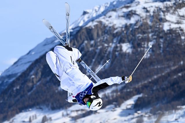 Finland's Akseli Ahvenainen competes in the freestyle skiing men's moguls qualification 2 during the Milano Cortina 2026 Winter Olympic Games at Livigno Aerials & Moguls Park, in Livigno (Valtellina), on February 12, 2026. (Photo by Kirill KUDRYAVTSEV / AFP)