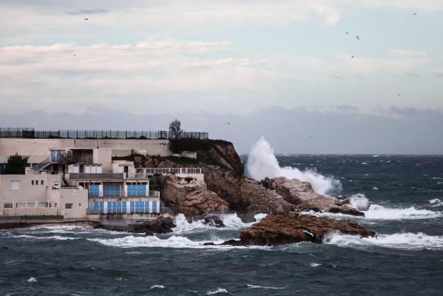 Waves crash against the coastline in Marseille, southern France on February 12, 2026, as Storm Nils hits the area. Accompanied by winds exceeding 160 km/h, Storm Nils swept across several regions of France on February 12, 2026, causing the death of a lorry driver in the Landes and damage, leaving 850,000 homes without electricity, particularly in the southwest. (Photo by Thibaud MORITZ / AFP)