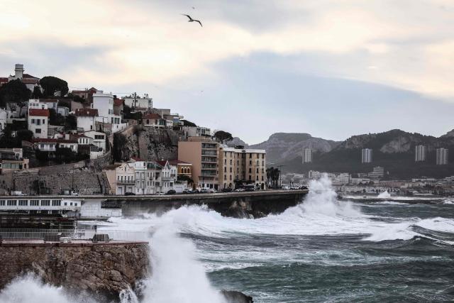 Waves crash against the coastline in Marseille, southern France on February 12, 2026, as Storm Nils hits the area. Accompanied by winds exceeding 160 km/h, Storm Nils swept across several regions of France on February 12, 2026, causing the death of a lorry driver in the Landes and damage, leaving 850,000 homes without electricity, particularly in the southwest. (Photo by Thibaud MORITZ / AFP)