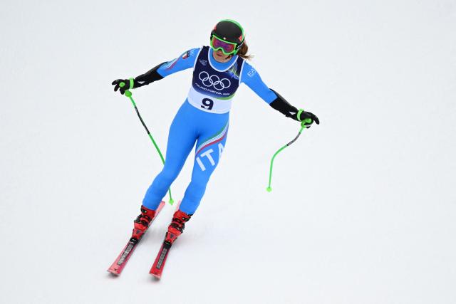 Italy's Sofia Goggia reacts after skiing out in the women's super-G event during the Milano Cortina 2026 Winter Olympic Games at the Tofane Alpine Skiing Centre in Cortina d’Ampezzo on February 12, 2026. (Photo by Franзois-Xavier MARIT / AFP)
