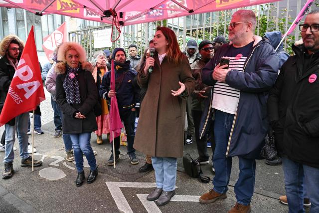 National secretary of French left-wing The Ecologistes party Marine Tondelier (C) speaks during a gathering organised by union Solidaires in front of Amazon headquarters in Clichy, suburbs of Paris on February 12, 2026 to denounce sanctions, pressures towards employees. (Photo by Bertrand GUAY / AFP)