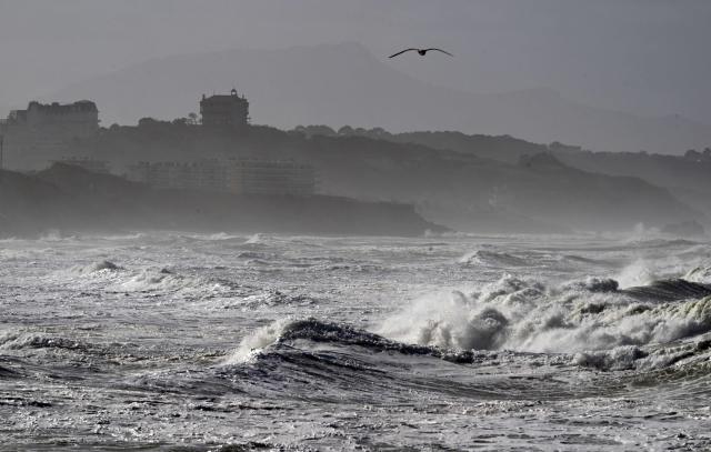 Waves crash near the Plage des Basques in Biarritz, as the storm named Nils hits southwestern France coastline on February 12, 2026. (Photo by Gaizka IROZ / AFP)