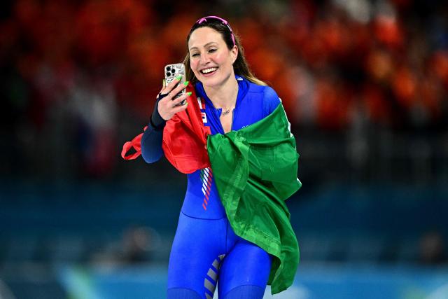 Gold medallist Italy's Francesca Lollobrigida uses her mobile phone at the end of the speed skating women's 5000m during the Milano Cortina 2026 Winter Olympic Games at Milano Speed Skating Stadium in Milan on February 12, 2026. (Photo by JULIEN DE ROSA / AFP)