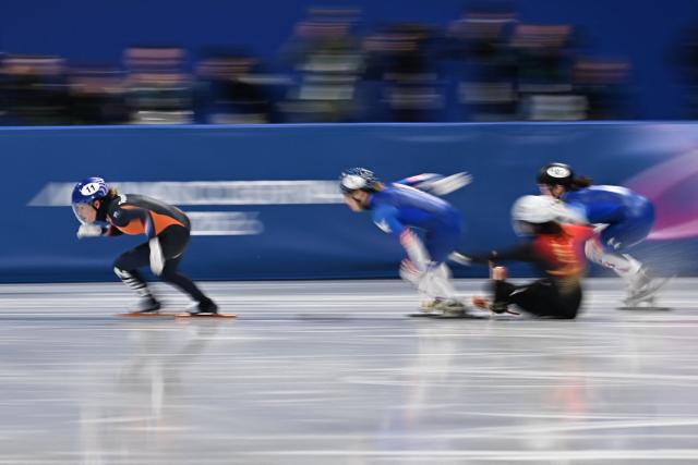 China's Zhang Chutong (2R) falls as she and Netherlands' Michelle Velzeboer, USA's Julie Letai and USA's Kristen Santos-Griswold compete in the short track speed skating women's 500m quarter-final during the Milano Cortina 2026 Winter Olympic Games at Milano Ice Skating Arena in Milan on February 12, 2026. (Photo by Gabriel BOUYS / AFP)