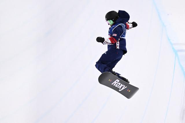 USA's Chloe Kim competes in the snowboard women's halfpipe final run 2 during the Milano Cortina 2026 Winter Olympic Games at Livigno Snow Park, in Livigno (Valtellina), on February 12, 2026. (Photo by Kirill KUDRYAVTSEV / AFP)