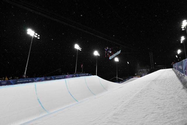 China's Wu Shaotong competes in the snowboard women's halfpipe final run 3 during the Milano Cortina 2026 Winter Olympic Games at Livigno Snow Park, in Livigno (Valtellina), on February 12, 2026. (Photo by Jeff PACHOUD / AFP)