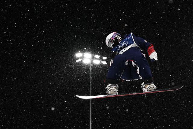 USA's Bea Kim competes in the snowboard women's halfpipe final run 3 during the Milano Cortina 2026 Winter Olympic Games at Livigno Snow Park, in Livigno (Valtellina), on February 12, 2026. (Photo by Jeff PACHOUD / AFP)