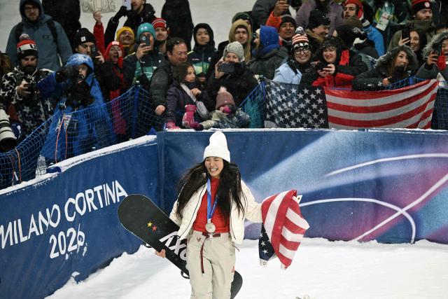 Silver medallist USA's Chloe Kim celebrates after the snowboard women's halfpipe final during the Milano Cortina 2026 Winter Olympic Games at Livigno Snow Park, in Livigno (Valtellina), on February 12, 2026. (Photo by Jeff PACHOUD / AFP)
