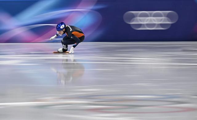 Netherlands' Xandra Velzeboer competes in the short track speed skating women's 500m final during the Milano Cortina 2026 Winter Olympic Games at Milano Ice Skating Arena in Milan on February 12, 2026. (Photo by Gabriel BOUYS / AFP)