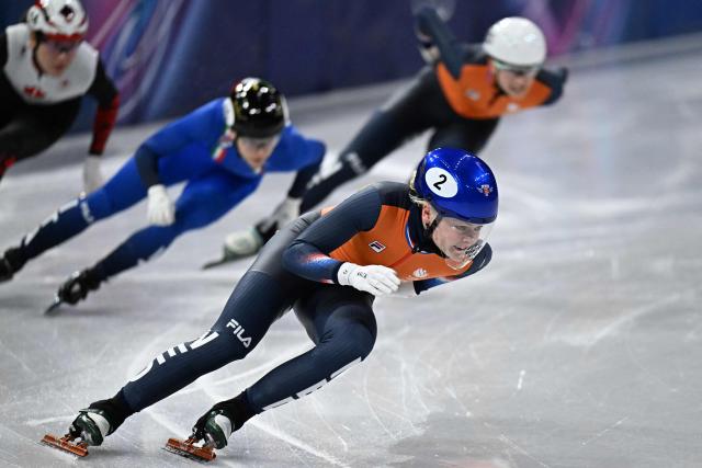 Netherlands' Xandra Velzeboer, Italy's Arianna Fontana, Canada's Courtney Sarault and Netherlands' Selma Poutsma compete in the short track speed skating women's 500m final during the Milano Cortina 2026 Winter Olympic Games at Milano Ice Skating Arena in Milan on February 12, 2026. (Photo by Gabriel BOUYS / AFP)