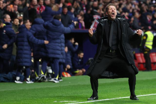 Atletico Madrid's Argentine coach Diego Simeone celebrates his team's third goal scored by Atletico Madrid's English forward #22 Ademola Lookman during the Spanish Copa del Rey (King's Cup) semi final first leg football match between Club Atletico de Madrid and FC Barcelona at Metropolitano Stadium in Madrid on February 12, 2026. (Photo by Pierre-Philippe MARCOU / AFP)