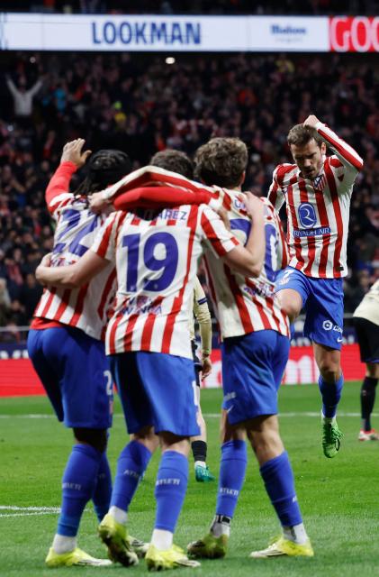 Atletico Madrid's French forward #07 Antoine Griezmann (R) celebrates his team's third goal scored by Atletico Madrid's English forward #22 Ademola Lookman during the Spanish Copa del Rey (King's Cup) semi final first leg football match between Club Atletico de Madrid and FC Barcelona at Metropolitano Stadium in Madrid on February 12, 2026. (Photo by Oscar DEL POZO / AFP)