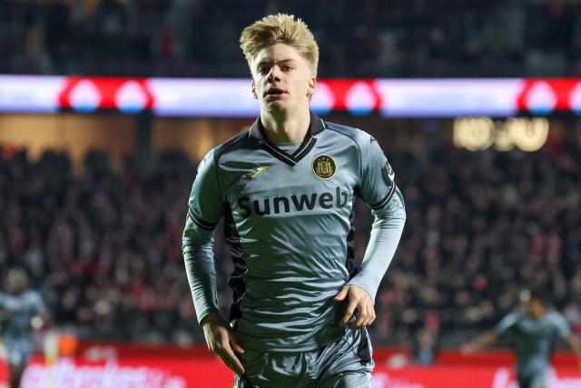 RSC Anderlecht's Belgian midfielder #74 Nathan De Cat celebrates scoring his team's third goal during the second leg of the Belgium Cup semifinal football match between Royal Antwerp FC and RSC Anderlecht at Bosuilstadion stadium in Antwerp on February 12, 2026. (Photo by VIRGINIE LEFOUR / Belga / AFP) / Belgium OUT