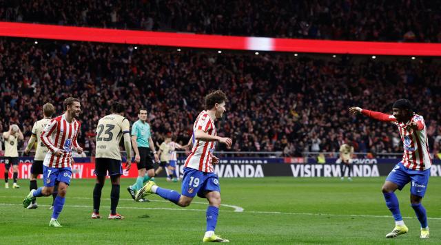 Atletico Madrid's Argentine forward #19 Julian Alvarez (2R) celebrates scoring his team's fourth goal during the Spanish Copa del Rey (King's Cup) semi final first leg football match between Club Atletico de Madrid and FC Barcelona at Metropolitano Stadium in Madrid on February 12, 2026. (Photo by Oscar DEL POZO / AFP)