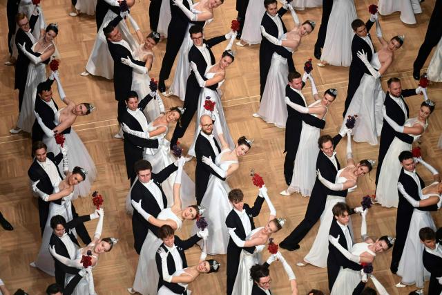 Young couples take part in the 68th edition of the Vienna Opera Ball at the State Opera in Vienna on February 12, 2026. (Photo by HELMUT FOHRINGER / APA / AFP) / Austria OUT