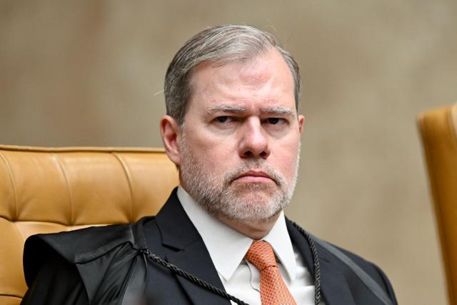 (FILES) Judge Dias Toffoli looks on during a trial of the regulation of social networks at the Brazilian Supreme Court in Brasilia on June 4, 2025. Brazilian Supreme Court Justice Dias Toffoli resigned on February 12, 2026, from leading an investigation into financial fraud after being questioned about his ties to the banker at the center of a scandal that is shaking up the South American powerhouse. In a plot that has monopolized the attention of the local media, what began with the insolvency liquidation of businessman Daniel Vorcaro's Master Bank has led to an investigation revealing suspicious connections with politics and the justice system. (Photo by EVARISTO SA / AFP)