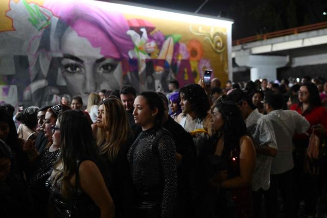 Fans of Colombian singer Shakira arrive at the Jorge “Magico” Gonzalez National Stadium ahead of her third concert of the Las Mujeres Ya No Lloran World Tour in San Salvador on February 12, 2026. (Photo by Marvin RECINOS / AFP)