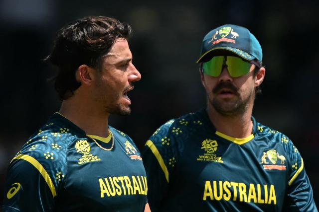 Australia's Marcus Stoinis (L) speaks with his teammate Travis Head during the 2026 ICC Men's T20 Cricket World Cup group stage match between Australia and Zimbabwe at the R Premadasa Stadium in Colombo on February 13, 2026. (Photo by Ishara S. KODIKARA / AFP)