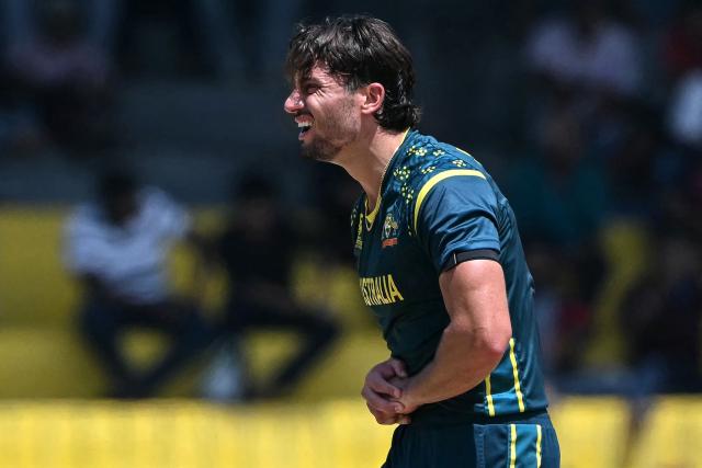 Australia's Marcus Stoinis reacts after being hit by the ball during the 2026 ICC Men's T20 Cricket World Cup group stage match between Australia and Zimbabwe at the R Premadasa Stadium in Colombo on February 13, 2026. (Photo by Ishara S. KODIKARA / AFP)