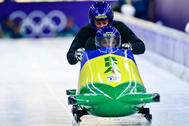 Brazil's Edson Luques Bindilatti pilots in the bobsleigh men's 2-man training Heat 3 at Cortina Sliding Centre during the Milano Cortina 2026 Winter Olympic Games in Cortina d'Ampezzo on February 13, 2026. (Photo by Stefano RELLANDINI / AFP)