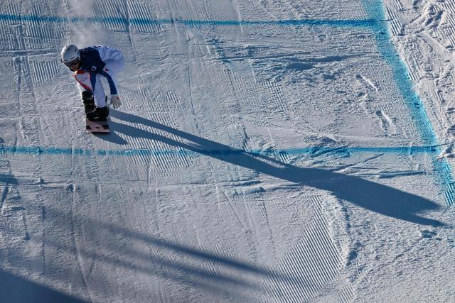 France's Julia Nirani-Pereira competes in the snowboard women's cross seeding run 1 during the Milano Cortina 2026 Winter Olympic Games at Livigno Snow Park, in Livigno (Valtellina), on February 13, 2026. (Photo by Jeff PACHOUD / AFP)