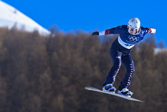 USA's Hanna Percy competes in the snowboard women's cross seeding run 1 during the Milano Cortina 2026 Winter Olympic Games at Livigno Snow Park, in Livigno (Valtellina), on February 13, 2026. (Photo by Kirill KUDRYAVTSEV / AFP)