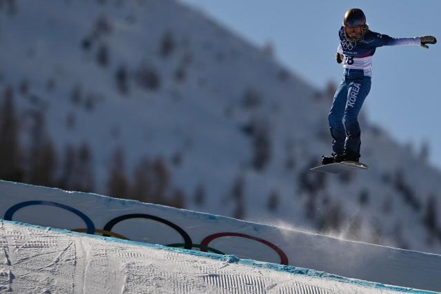 South Korea's Woo Subeen competes in the snowboard women's cross seeding run 1 during the Milano Cortina 2026 Winter Olympic Games at Livigno Snow Park, in Livigno (Valtellina), on February 13, 2026. (Photo by Jeff PACHOUD / AFP)