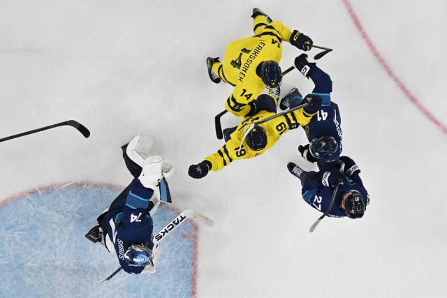 Sween's players celebrate a goal  during the men's preliminary round Group B Ice Hockey match between Finland and Sweden at the Milano Santagiulia Ice Hockey Arena during the Milano Cortina 2026 Winter Olympic Games in Milan, on February 13, 2026. (Photo by Alexander NEMENOV / AFP)