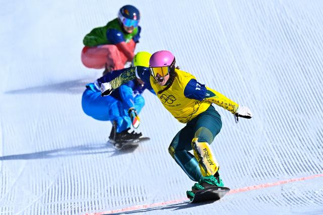 Australia's Josie Baff (front) reacts as she crosses the finish-line in the snowboard women's cross final during the Milano Cortina 2026 Winter Olympic Games at Livigno Snow Park, in Livigno (Valtellina), on February 13, 2026. (Photo by Kirill KUDRYAVTSEV / AFP)