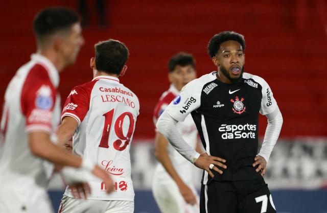 (FILES) Corinthians' Venezuelan defender #70 Jose Martinez (R) reacts after missing a scoring chance during the Copa Sudamericana group stage football match between Argentina's Huracan and Brazil's Corinthians at the Tomas A. Duco stadium in Buenos Aires, on May 27, 2025. Corinthians confirmed on February 13, 2026 the departure of Venezuelan international Jose "El Brujo" Martinez, after the player reported to the Brazilian club over a month late and with a ligament injury in his left knee. (Photo by Luis ROBAYO / AFP)