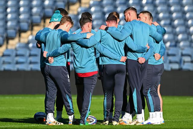 England's players have a team talk during the captain's run training session at Murrayfield Stadium in Edinburgh, Scotland, on February 13, 2026, on the eve of their Six Nations match against Scotland. (Photo by ANDY BUCHANAN / AFP)