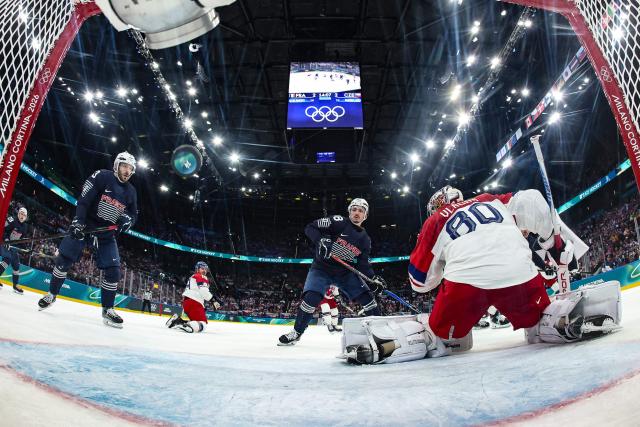 France's #78 Dylan Fabre (C) reacts as his team socres a goal past Czech Republic's #80 Daniel Vladar (R)   during men's preliminary round Group A Ice Hockey match between France and Czech Republic at the Milano Santagiulia Ice Hockey Arena during the Milano Cortina 2026 Winter Olympic Games in Milan, on February 13, 2026. (Photo by POOL / AFP)
