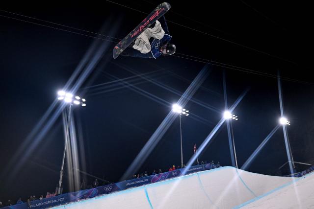 Japan's Ayumu Hirano warms up before the snowboard men's halfpipe final run 1 during the Milano Cortina 2026 Winter Olympic Games at Livigno Snow Park, in Livigno (Valtellina), on February 13, 2026. (Photo by Kirill KUDRYAVTSEV / AFP)