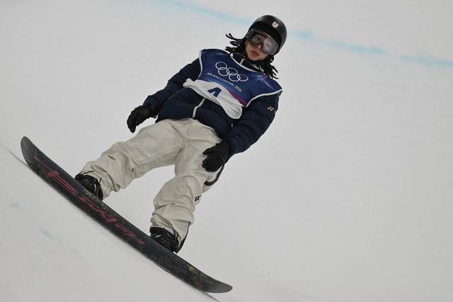 Japan's Ayumu Hirano competes in the snowboard men's halfpipe final run 2 during the Milano Cortina 2026 Winter Olympic Games at Livigno Snow Park, in Livigno (Valtellina), on February 13, 2026. (Photo by Jeff PACHOUD / AFP)